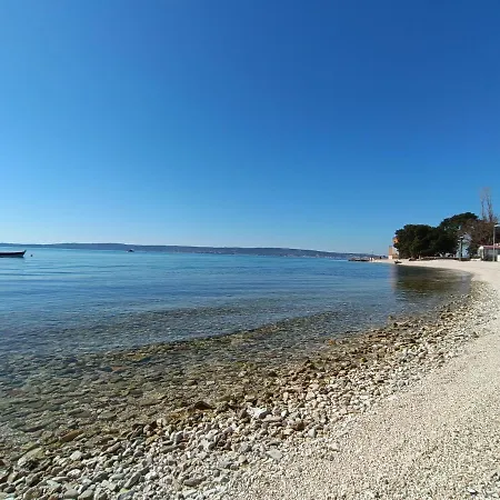 Spacious And Peaceful Rosemary Apartment Kastela