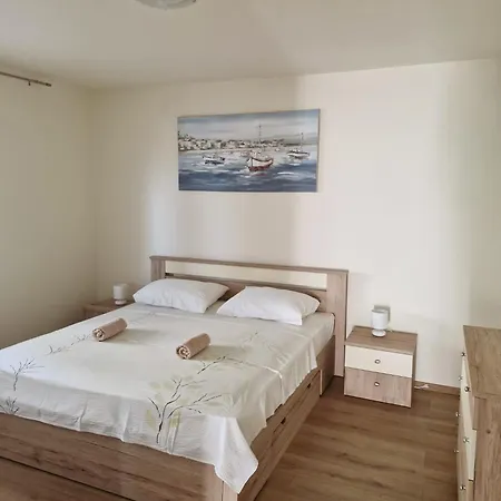 Spacious And Peaceful Rosemary Апартаменты Каштела