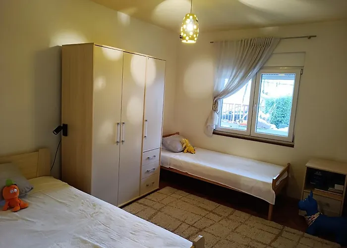 Апартаменты Spacious And Peaceful Rosemary Каштела