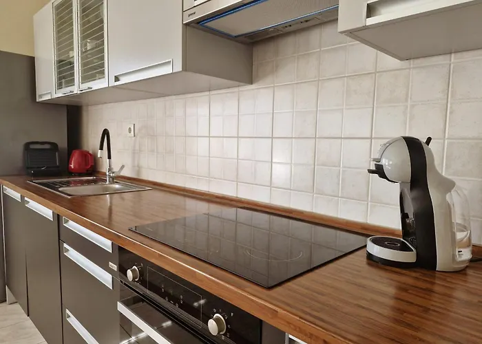 Апартаменты Spacious And Peaceful Rosemary Каштела