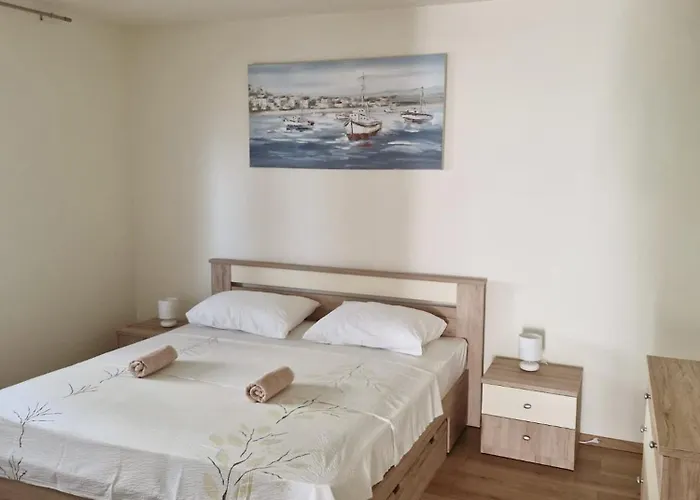 Spacious And Peaceful Rosemary Апартаменты Каштела
